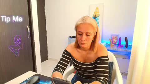 Samanta Stone online show from 22, 9, 2025