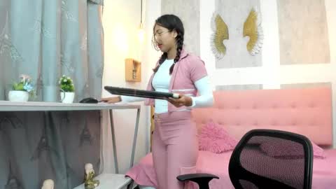 Snapshot of samantha_fox8 chatting on 18, 11, 2025 online show from 18, 11, 2025