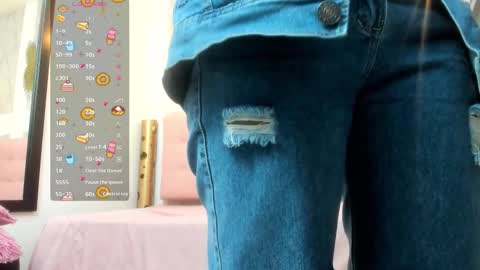 Snapshot of samantha_fox8 chatting on 14, 12, 2025 online show from 14, 12, 2025