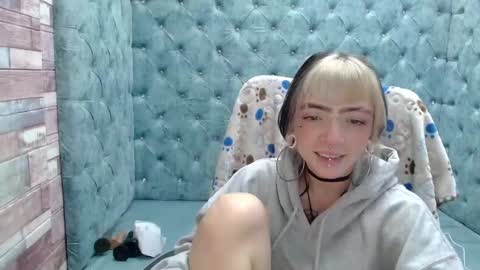 Snapshot of samanthaa_smitth chatting on 7, 10, 2025 Samantha Smitth online show from 7, 10, 2025