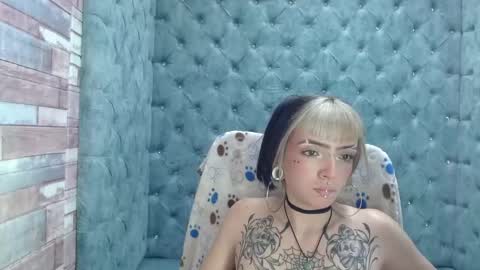 Snapshot of samanthaa_smitth chatting on 9, 10, 2025 Samantha Smitth online show from 9, 10, 2025