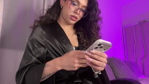 Samantha Bernardo online show from 7, 4, 2026