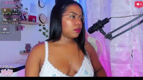 Snapshot of samanthabloom570089 chatting on 7, 3, 2025 Samantha Bloom  online show from 7, 3, 2025