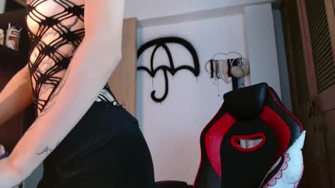 Snapshot of samantx chatting on 27, 2, 2025 lil sam online show from 27, 2, 2025