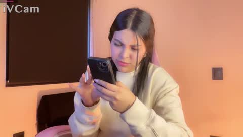 Snapshot of samara_lam chatting on 1, 2, 2025 Sammy  online show from 1, 2, 2025