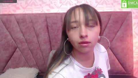 Snapshot of samara_purple chatting on 12, 1, 2025 Dafne  online show from 12, 1, 2025