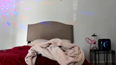 Yaya online show from 9, 9, 2025