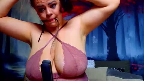 Snapshot of samiraevans chatting on 7, 1, 2026 online show from 7, 1, 2026