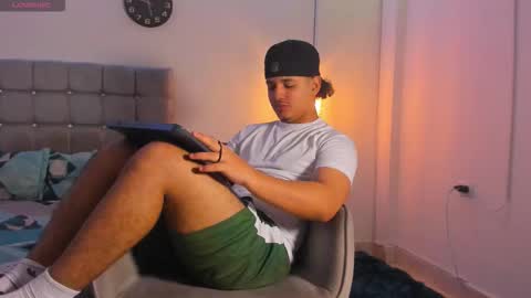 Snapshot of samxx_muscle chatting on 29, 11, 2025 samxx_muscle online show from 29, 11, 2025