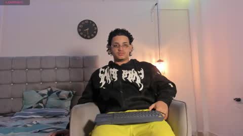 Snapshot of samxx_muscle chatting on 5, 12, 2025 samxx_muscle online show from 5, 12, 2025