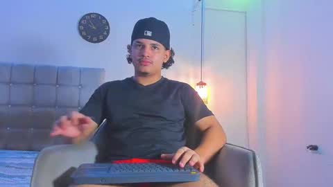 Snapshot of samxx_muscle chatting on 18, 12, 2025 samxx_muscle online show from 18, 12, 2025