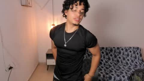 Snapshot of samxx_muscle chatting on 10, 5, 2026 samxx_muscle online show from 10, 5, 2026