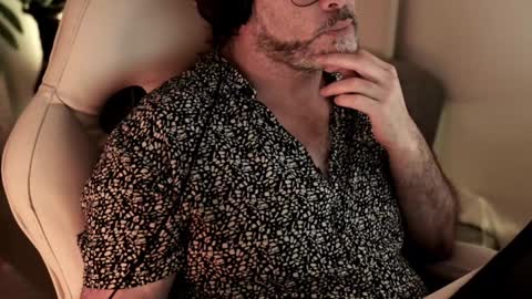 Snapshot of sanders_white chatting on 24, 12, 2024 Sanders online show from 24, 12, 2024