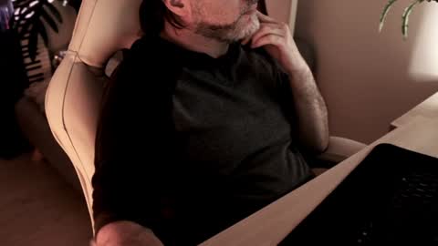 Snapshot of sanders_white chatting on 29, 12, 2024 Sanders online show from 29, 12, 2024