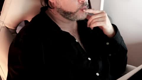 Snapshot of sanders_white chatting on 31, 12, 2024 Sanders online show from 31, 12, 2024