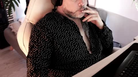 Snapshot of sanders_white chatting on 6, 1, 2025 Sanders online show from 6, 1, 2025