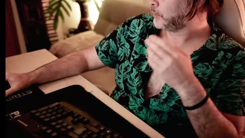 Snapshot of sanders_white chatting on 27, 1, 2025 Sanders online show from 27, 1, 2025