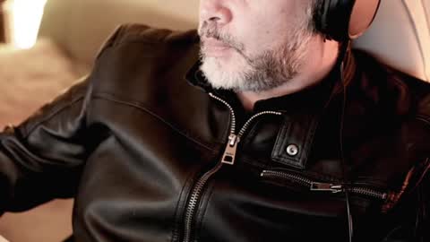 Snapshot of sanders_white chatting on 1, 2, 2025 Sanders online show from 1, 2, 2025