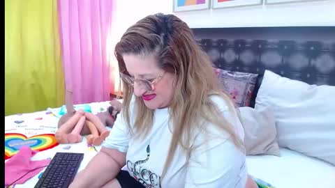 Snapshot of sandra_20_ chatting on 7, 4, 2026 SANDRA online show from 7, 4, 2026