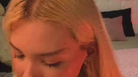 Snapshot of sandraboyl chatting on 28, 11, 2025 Sandy online show from 28, 11, 2025