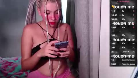 Snapshot of sandy_straw chatting on 23, 11, 2025 sandy_straw online show from 23, 11, 2025