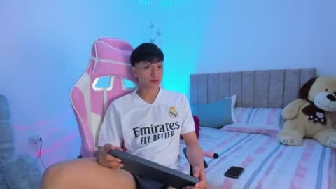 Snapshot of santi_ll chatting on 21, 4, 2026 santi online show from 21, 4, 2026