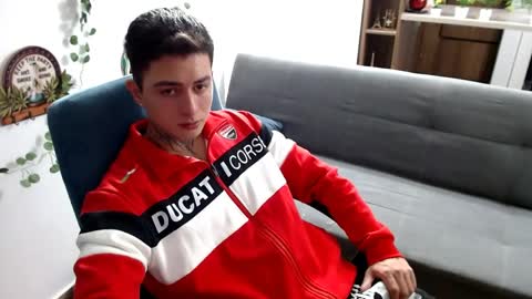 Snapshot of santi_ss chatting on 6, 4, 2026 santi_ss online show from 6, 4, 2026