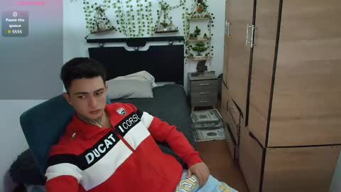 Snapshot of santi_ss chatting on 25, 4, 2026 santi_ss online show from 25, 4, 2026