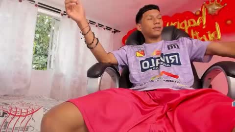 Snapshot of santiago_boyy chatting on 8, 11, 2025 Thiago online show from 8, 11, 2025