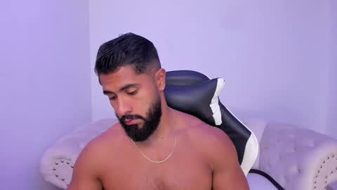 santiago_huntt online show from 4, 12, 2025
