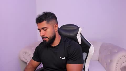 santiago_huntt online show from 24, 2, 2026