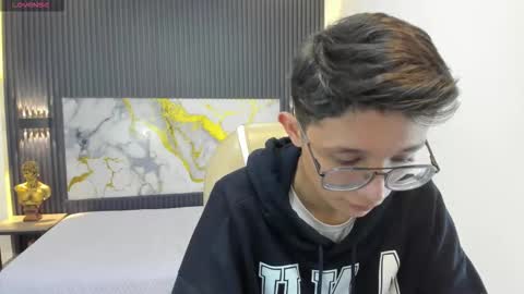 santiago_russo18 online show from 15, 9, 2025