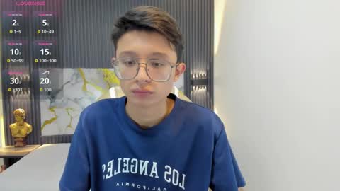 santiago_russo18 online show from 5, 10, 2025