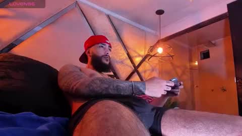 Snapshot of santiagohincapiie chatting on 3, 3, 2026 Santiago Hincapiie online show from 3, 3, 2026