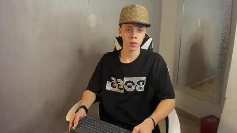 Julius Novachrono  online show from 3, 11, 2025