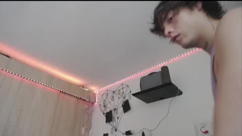 Santii online show from 9, 4, 2026