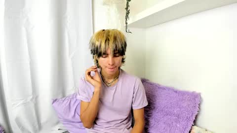 Snapshot of santy_kitty chatting on 17, 12, 2024 kitty online show from 17, 12, 2024