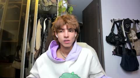 Snapshot of santy_kitty chatting on 4, 2, 2025 kitty online show from 4, 2, 2025