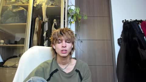 Snapshot of santy_kitty chatting on 19, 2, 2025 kitty online show from 19, 2, 2025