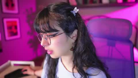 Snapshot of saphyralux chatting on 10, 7, 2026 saphyralux online show from 10, 7, 2026
