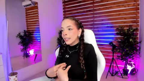 Snapshot of sapphire_venus chatting on 27, 4, 2026 Valerin online show from 27, 4, 2026
