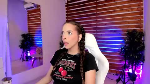 Snapshot of sapphire_venus chatting on 17, 5, 2026 Valerin online show from 17, 5, 2026