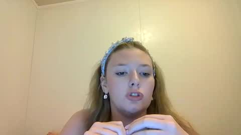 Snapshot of sara9920 chatting on 6, 4, 2026 sara9920 online show from 6, 4, 2026