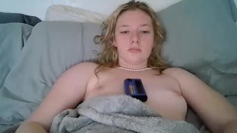 Snapshot of sara9920 chatting on 13, 4, 2026 sara9920 online show from 13, 4, 2026