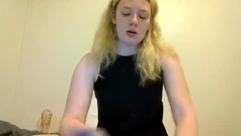 Snapshot of sara9920 chatting on 19, 4, 2026 sara9920 online show from 19, 4, 2026