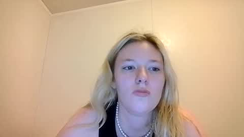 Snapshot of sara9920 chatting on 24, 4, 2026 sara9920 online show from 24, 4, 2026