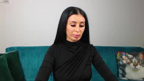 Snapshot of sara_daisy chatting on 14, 12, 2025 Im Sara I am happy to be here online show from 14, 12, 2025