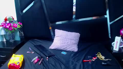 Snapshot of sara_honny chatting on 13, 12, 2024 sara_honny online show from 13, 12, 2024