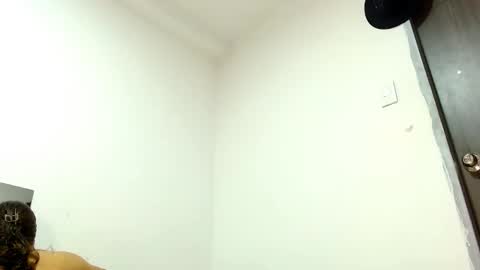 sara_johnson__ online show from 6, 11, 2025