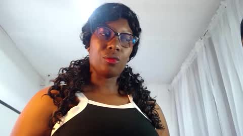 Snapshot of sara_marks chatting on 27, 4, 2026 S A R A online show from 27, 4, 2026